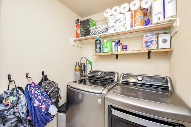 12513 Canyon Hill Dr, Willis, TX 77318 - clothes washing area featuring washing machine and dryer
