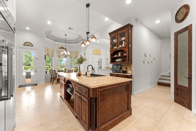 9436 Hufsmith Rd, Tomball, TX 77375 - kitchen featuring open shelves, a sink, a chandelier, ornamental molding, and backsplash