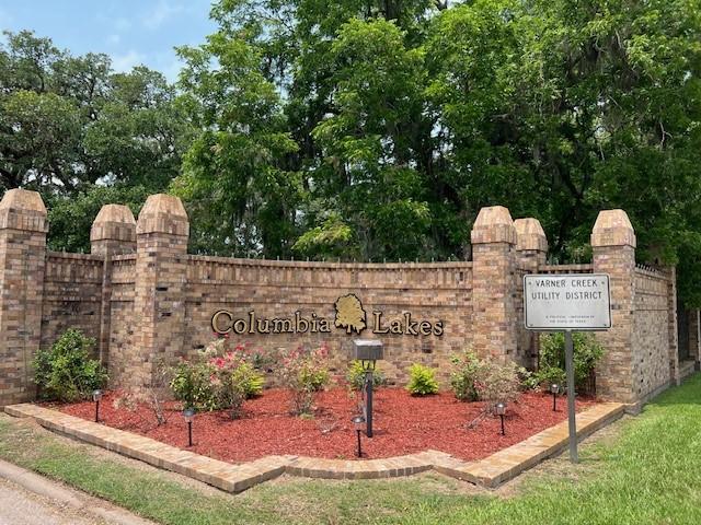 209 Montclaire Dr, West Columbia, TX 77486 - view of community / neighborhood sign