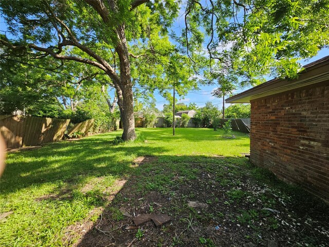111 Carnation St, Lake Jackson, TX 77566 - view of yard