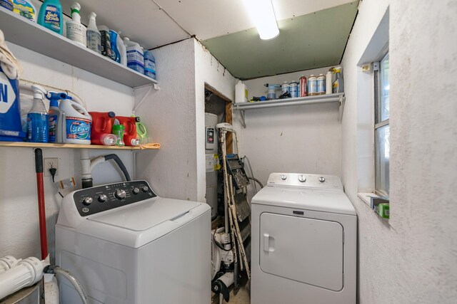 518 Marine Way, Freeport, TX 77541 - laundry area featuring washing machine and clothes dryer