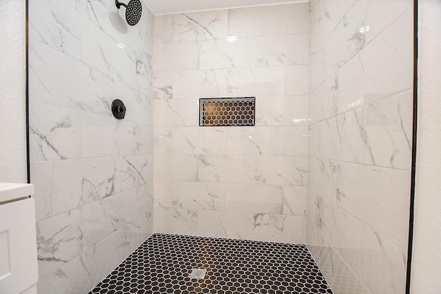 1915 Springrock Ln, Houston, TX 77080 - bathroom featuring tiled shower