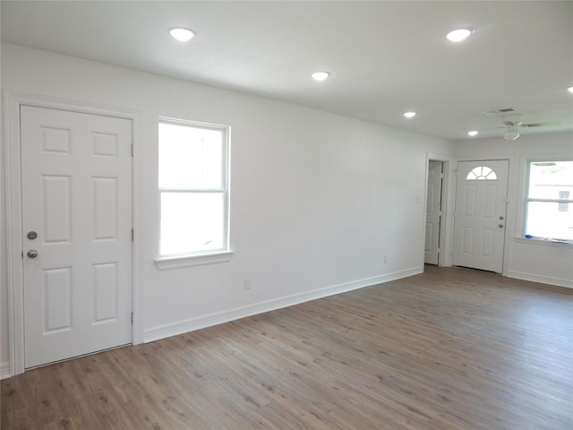 846 Magnolia St, Lake Jackson, TX 77566 - entrance foyer with wood finished floors, a ceiling fan, and recessed lighting