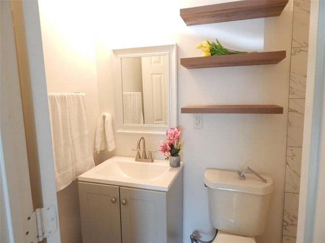 846 Magnolia St, Lake Jackson, TX 77566 - bathroom with vanity and toilet