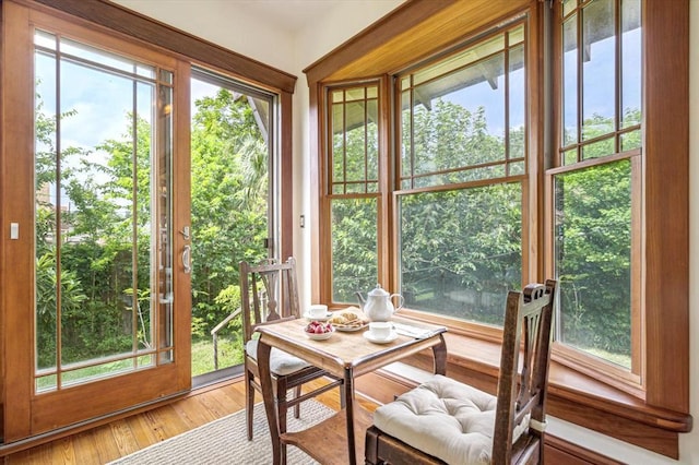 605 Sue St, Houston, TX 77009 - sunroom / solarium with wood finished floors