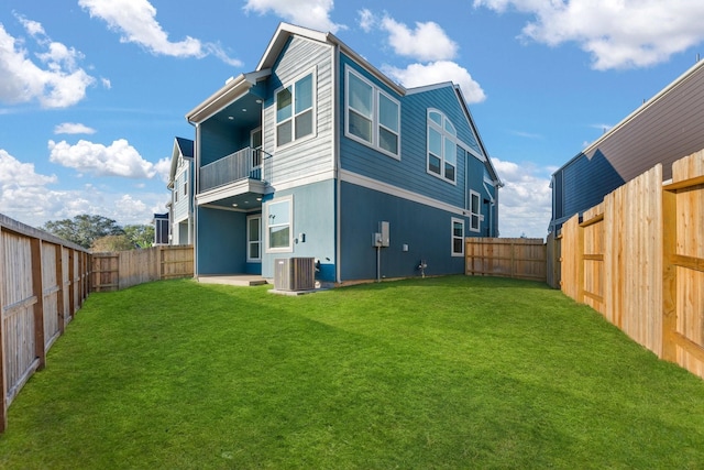 2805 E Park Hl, Stafford, TX 77477 - rear view of house with a balcony and a fenced backyard