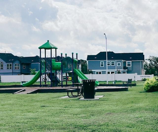 2805 E Park Hl, Stafford, TX 77477 - community play area featuring a yard