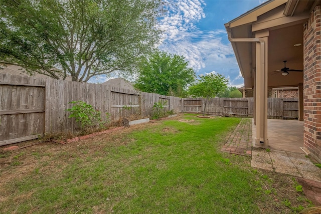 view of yard featuring a ceiling fan and a patio