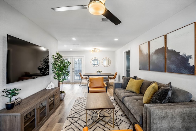3814 Seabrook St, Houston, TX 77021 - living area featuring light wood-style floors, ceiling fan, and recessed lighting