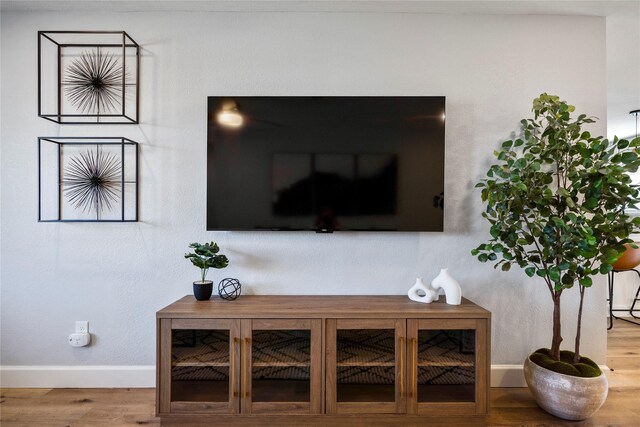 3814 Seabrook St, Houston, TX 77021 - detailed view of baseboards and wood finished floors