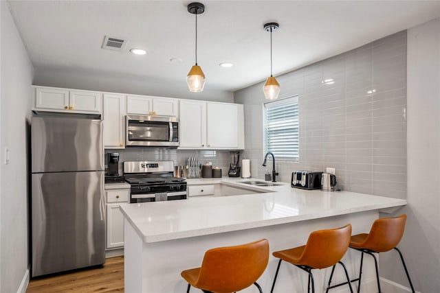 3814 Seabrook St, Houston, TX 77021 - kitchen with stainless steel appliances, a sink, tasteful backsplash, a peninsula, and light countertops
