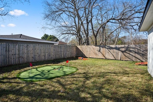 3814 Seabrook St, Houston, TX 77021 - view of yard featuring a putting area