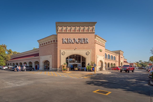 1827 Chantilly Ln, Houston, TX 77018 - view of building exterior with uncovered parking