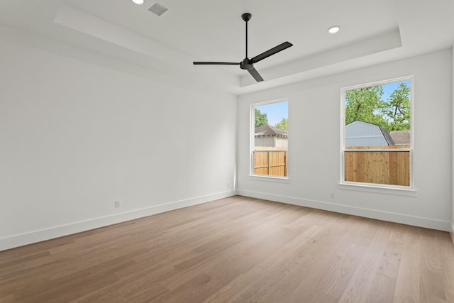 1827 Chantilly Ln, Houston, TX 77018 - empty room featuring a tray ceiling, light wood finished floors, baseboards, and recessed lighting