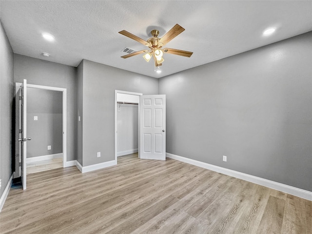 unfurnished bedroom featuring light wood-type flooring, baseboards, a closet, ceiling fan, and recessed lighting