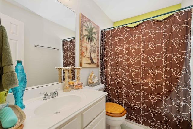 17906 Camden Oaks Ln, Richmond, TX 77407 - bathroom featuring toilet, vanity, and curtained shower