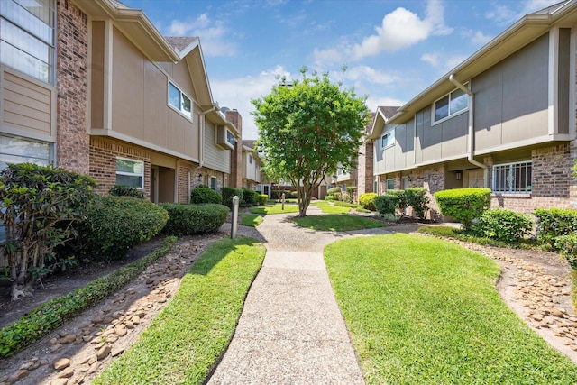 2515 Bering Dr Unit 11, Houston, TX 77057 - view of property's community with a residential view and a lawn