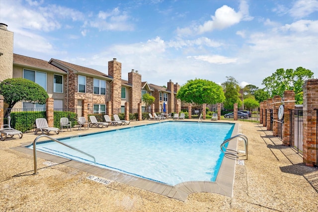 2515 Bering Dr Unit 11, Houston, TX 77057 - community pool with fence, a residential view, and a patio area