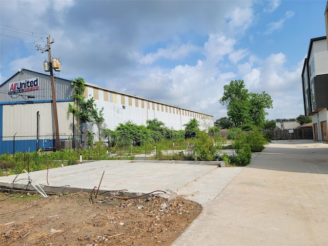 304 W Hamilton St, Houston, TX 77076
