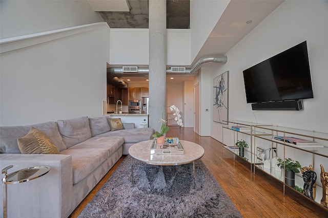 5005 Hidalgo St Unit 410, Houston, TX 77056 - living room featuring wood finished floors