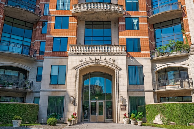 5005 Hidalgo St Unit 410, Houston, TX 77056 - view of apartment building / complex