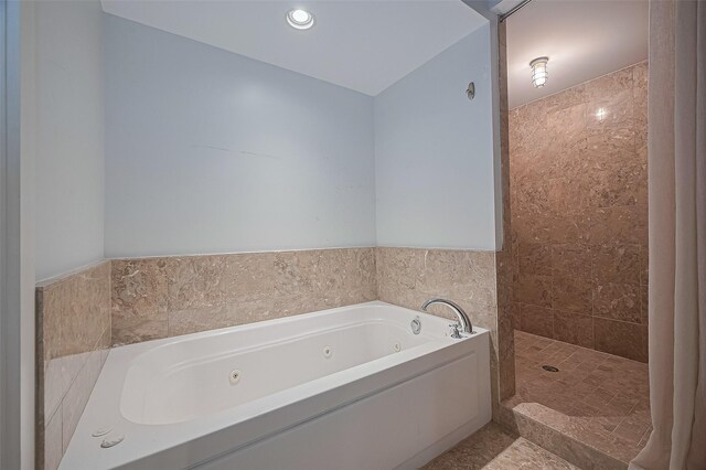 5005 Hidalgo St Unit 410, Houston, TX 77056 - bathroom featuring a tub with jets, recessed lighting, and a tile shower