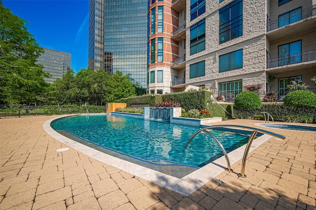 5005 Hidalgo St Unit 410, Houston, TX 77056 - view of pool