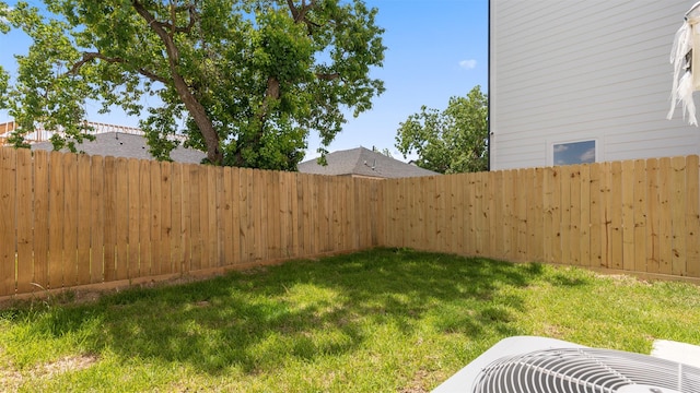 7229 Tierwester St, Houston, TX 77021 - view of yard featuring central air condition unit