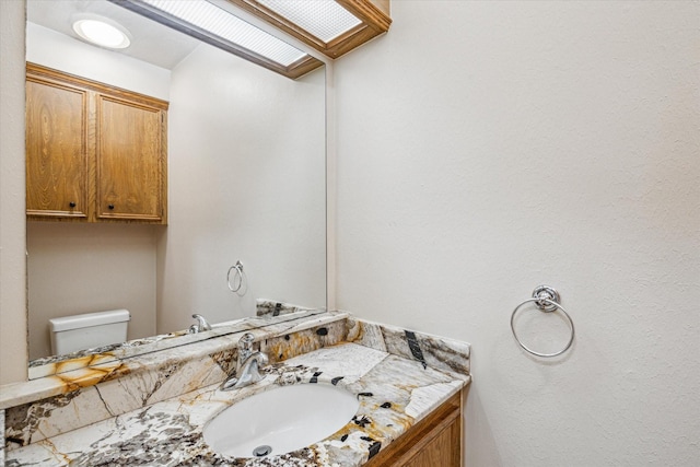 15706 Pinewood Cove Dr, Houston, TX 77062 - half bath with toilet and vanity