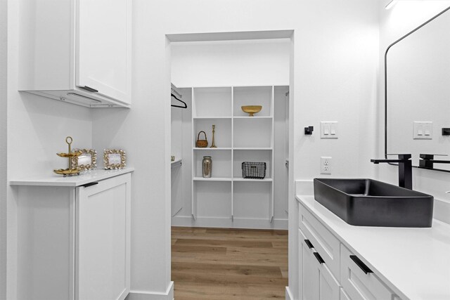 4021 King St, Houston, TX 77026 - bar featuring a sink and light wood-style flooring