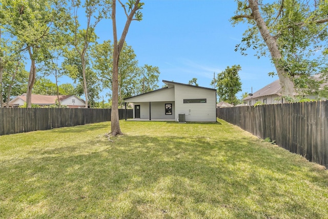 4021 King St, Houston, TX 77026 - view of yard with cooling unit