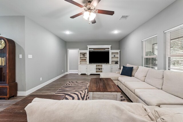 8729 Nathan Dr, Waller, TX 77484 - living area featuring a ceiling fan, dark wood-type flooring, baseboards, and recessed lighting