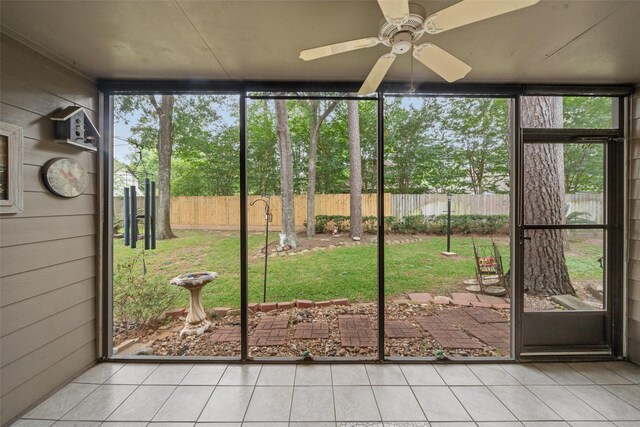 14911 Wunderlich Dr Unit 1501, Houston, TX 77069 - unfurnished sunroom featuring a ceiling fan