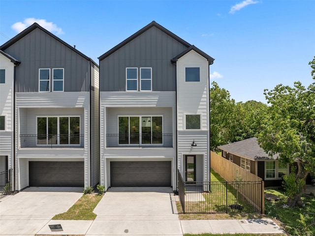 3605 Mount Pleasant St, Houston, TX 77021 - view of front facade with board and batten siding, fence, and concrete driveway