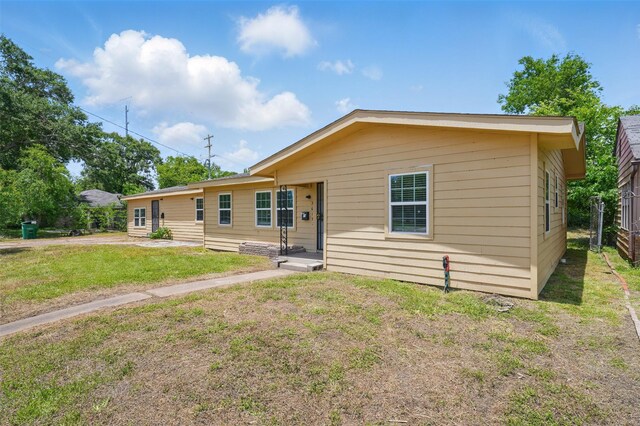 3615 Seabrook St, Houston, TX 77021 - view of front of home featuring a front lawn