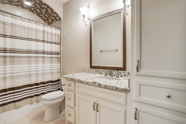 6206 Terwilliger Way, Houston, TX 77057 - full bath with toilet, vanity, tile patterned floors, and shower / tub combo with curtain
