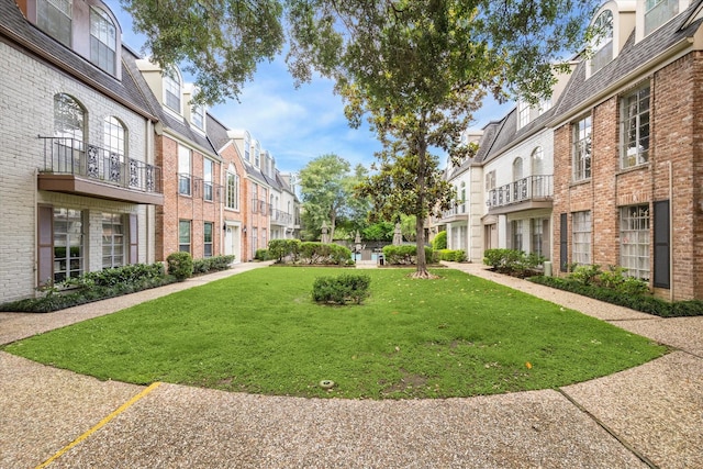 495 N Post Oak Ln, Houston, TX 77024 - surrounding community with a residential view and a yard