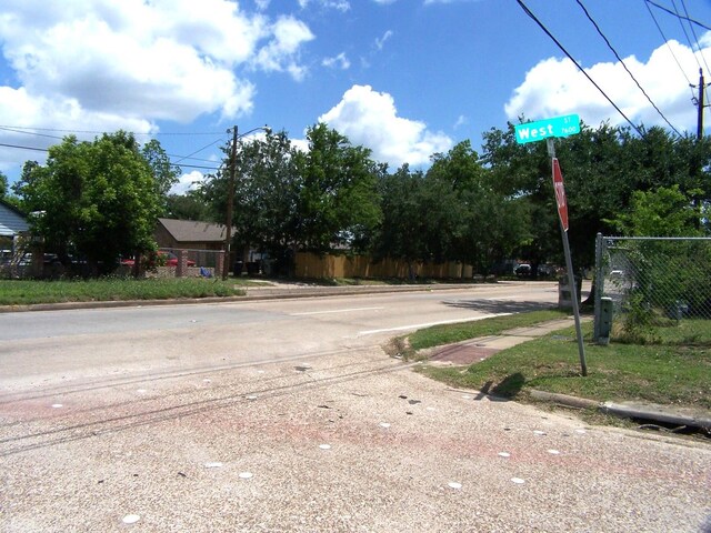 2520 E Crosstimbers St, Houston, TX 77093 - photo 9
