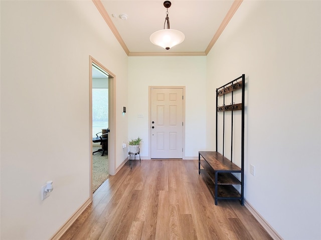 2755 Overlook Rd, Caldwell, TX 77836 - entryway featuring light wood finished floors, crown molding, and baseboards