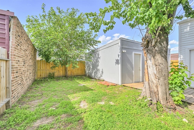 6334 Cambridge Glen Ln, Houston, TX 77035 - view of yard with an outdoor structure and a storage unit
