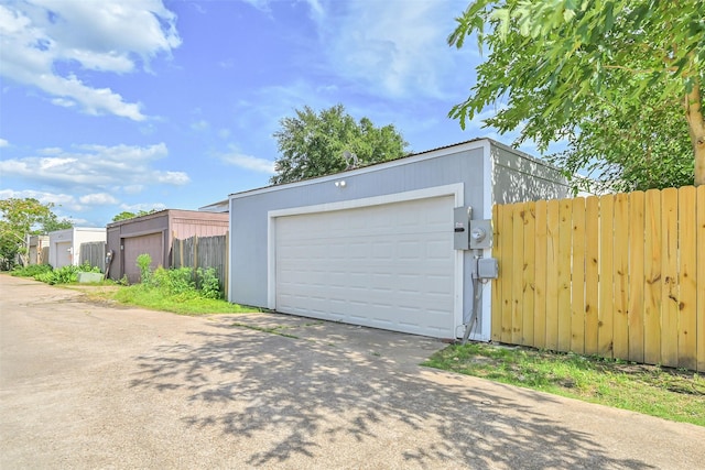 6334 Cambridge Glen Ln, Houston, TX 77035 - detached garage featuring fence and a gate