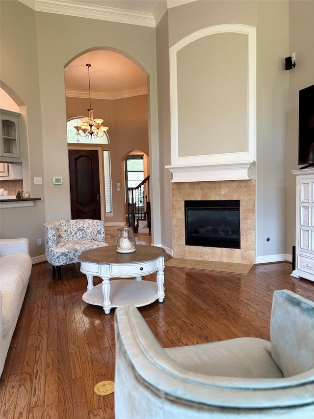 2331 Scottsdale Ct, League City, TX 77573 - living area featuring hardwood / wood-style flooring, a chandelier, crown molding, a fireplace, and arched walkways