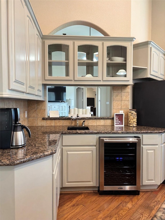 2331 Scottsdale Ct, League City, TX 77573 - bar with wine cooler, a sink, backsplash, and light wood-style floors