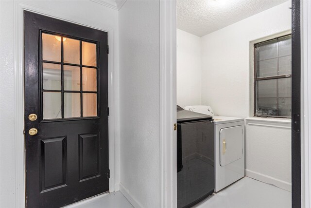 15329 Cedar St, Santa Fe, TX 77517 - clothes washing area featuring independent washer and dryer, a textured ceiling, and baseboards