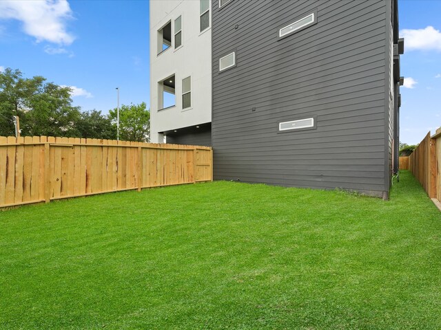 5203 San Juan St, Houston, TX 77020 - view of yard