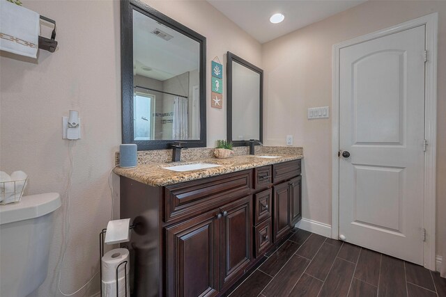 3207 Pheasant Trail Dr, Sugar Land, TX 77498 - full bath featuring baseboards, double vanity, and wood finished floors