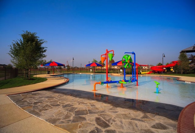 28015 Heritage Stream Dr, Katy, TX 77494 - community pool with a water play area and a patio area
