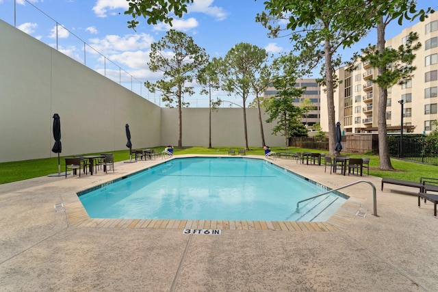 651 Bering Dr Unit 1406, Houston, TX 77057 - community pool featuring a patio