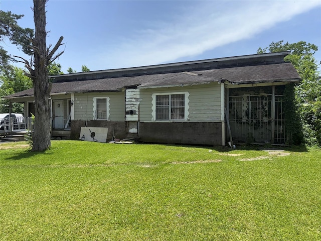 9034 Everglade Dr, Houston, TX 77078 - view of front of house with a front lawn