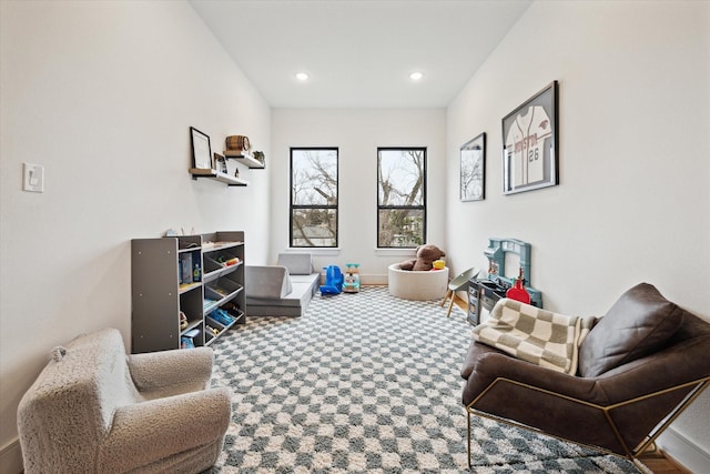 living area featuring carpet, recessed lighting, and baseboards